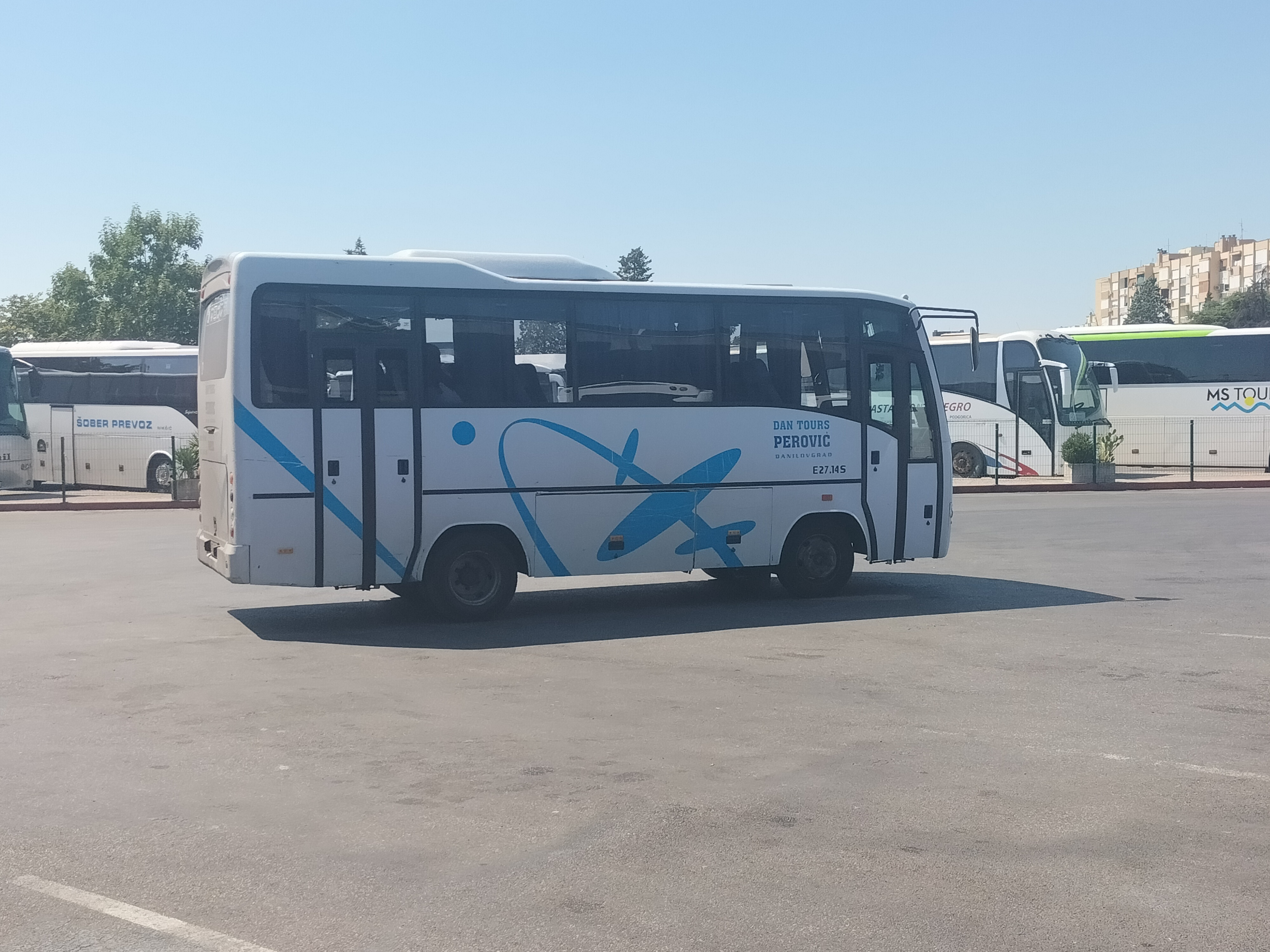 Minibus Dan Tours Perovic